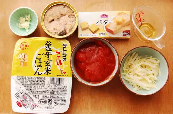 「【3分でトマトソース完成】パックご飯と缶詰で「安らぎドリア」作ってみた！栄養素でストレス解消だって!?」の画像