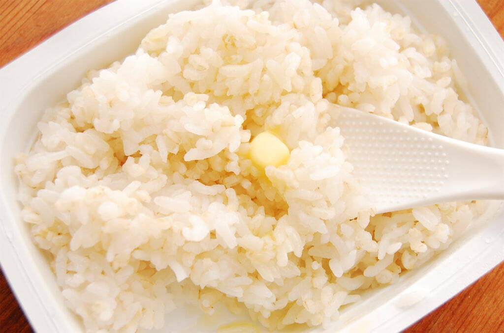 【3分でトマトソース完成】パックご飯と缶詰で「安らぎドリア」作ってみた！栄養素でストレス解消だって!?