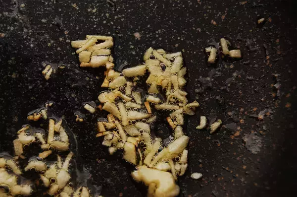 「【3分でトマトソース完成】パックご飯と缶詰で「安らぎドリア」作ってみた！栄養素でストレス解消だって!?」の画像