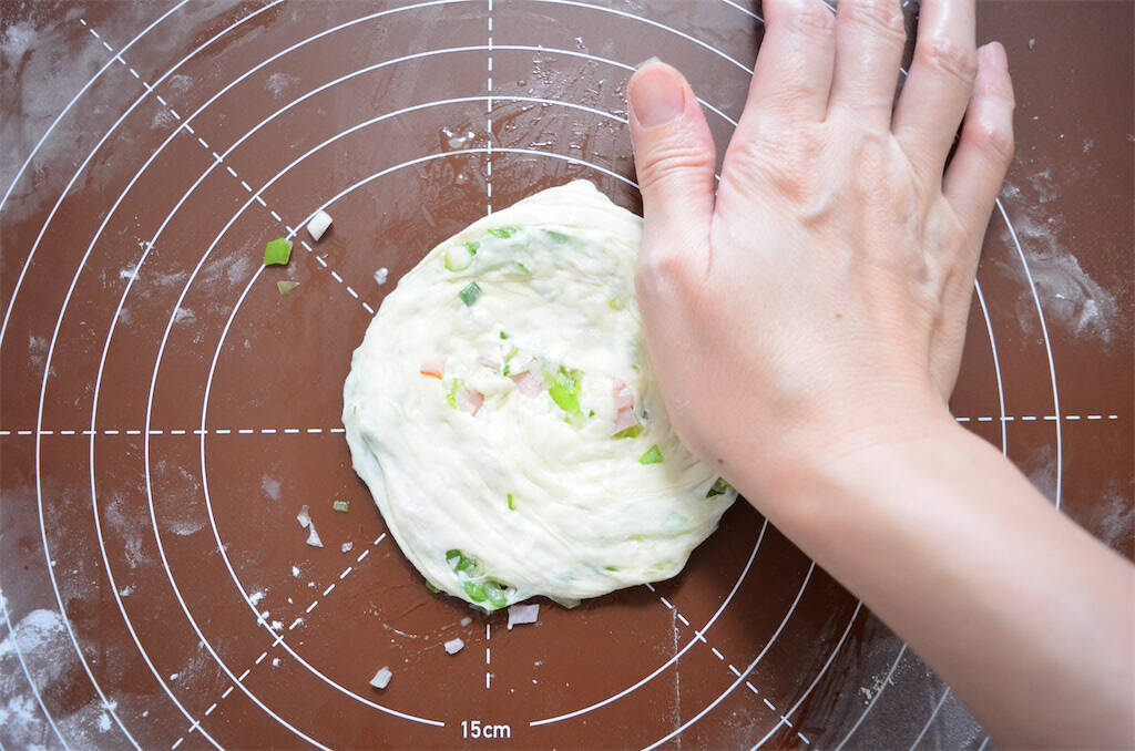 【おうちで台湾屋台気分♪】あの味を彷彿とさせる「ねぎ餅」作ってみた！ジャンクなようで奥深い♡【農家直伝】