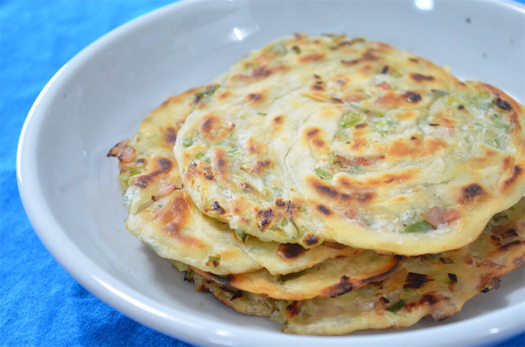 【おうちで台湾屋台気分♪】あの味を彷彿とさせる「ねぎ餅」作ってみた！ジャンクなようで奥深い♡【農家直伝】