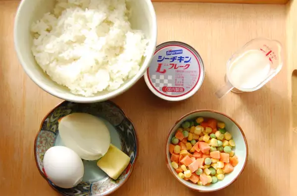 「【芸人の懐古メシ】宮川大輔さんが実家のお店で調理していた「昭和の喫茶店のツナピラフ」作ってみた！」の画像