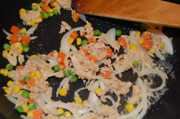 「【芸人の懐古メシ】宮川大輔さんが実家のお店で調理していた「昭和の喫茶店のツナピラフ」作ってみた！」の画像