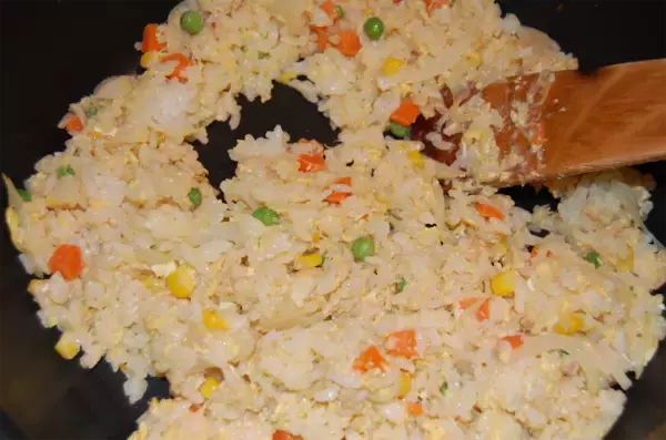 「【芸人の懐古メシ】宮川大輔さんが実家のお店で調理していた「昭和の喫茶店のツナピラフ」作ってみた！」の画像