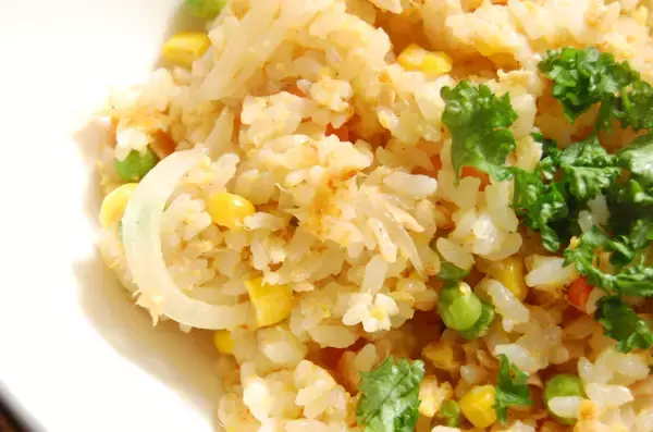 「【芸人の懐古メシ】宮川大輔さんが実家のお店で調理していた「昭和の喫茶店のツナピラフ」作ってみた！」の画像