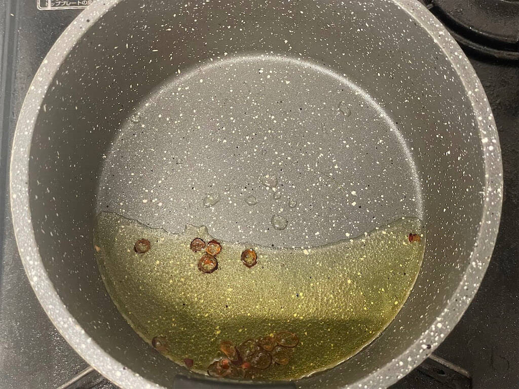 【板前の推し丼】材料2つで「ペペロンチーノ卵丼」に挑戦♪バター！にんにく！チーズ！卵もとろっとろ♡