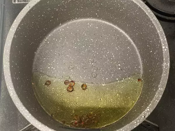 「【板前の推し丼】材料2つで「ペペロンチーノ卵丼」に挑戦♪バター！にんにく！チーズ！卵もとろっとろ♡」の画像