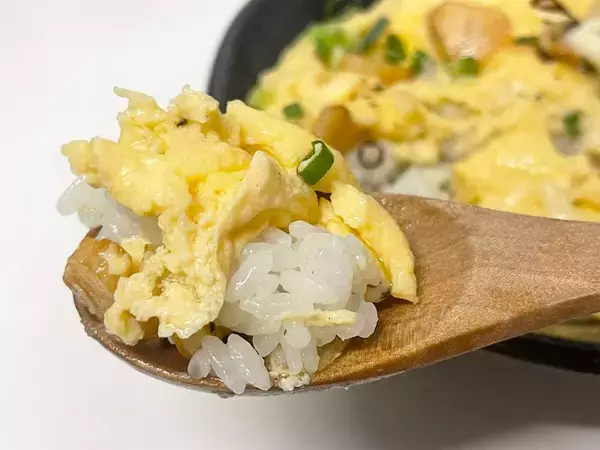 「【板前の推し丼】材料2つで「ペペロンチーノ卵丼」に挑戦♪バター！にんにく！チーズ！卵もとろっとろ♡」の画像