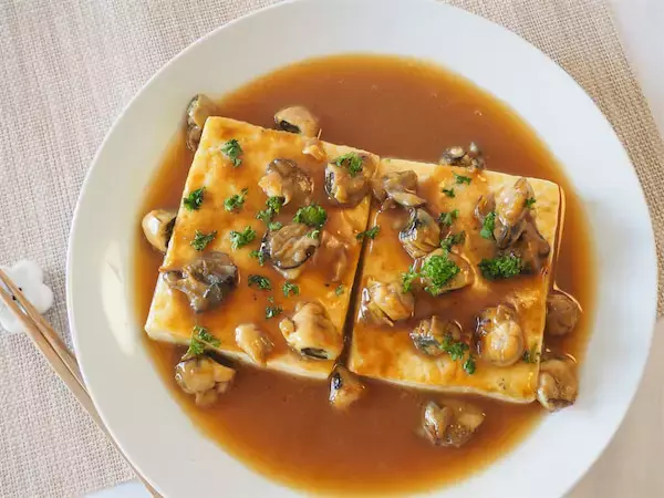 「【志麻さんのおしゃレシピ】和洋折衷「豆腐ステーキのカキソース」に挑戦！牡蠣とバターの旨味まみれ♡」の画像