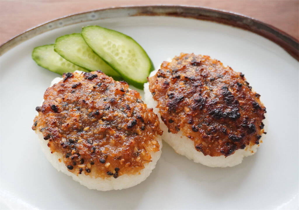 余ったご飯で「五平餅」作ってみた！潰して焼くだけ簡単♪もちもち香ばしい秘密はミックスナッツ!?【農家直伝】