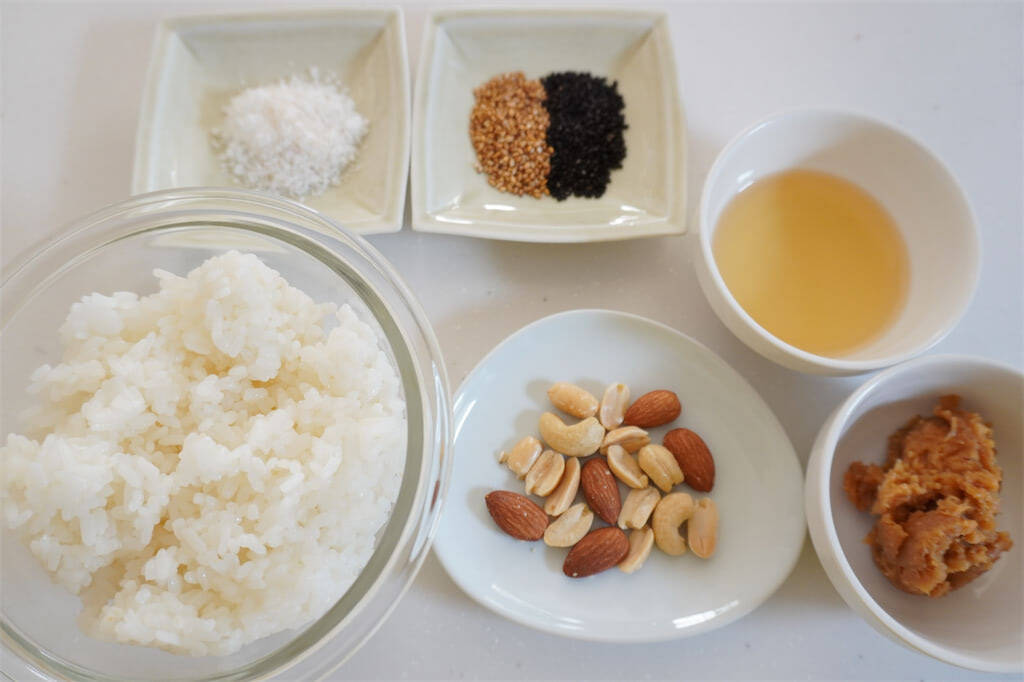 余ったご飯で「五平餅」作ってみた！潰して焼くだけ簡単♪もちもち香ばしい秘密はミックスナッツ!?【農家直伝】