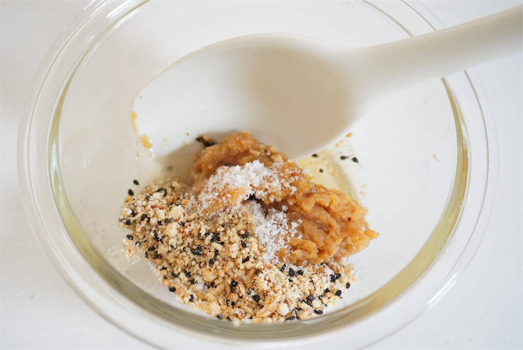 余ったご飯で「五平餅」作ってみた！潰して焼くだけ簡単♪もちもち香ばしい秘密はミックスナッツ!?【農家直伝】