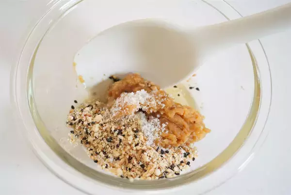 「余ったご飯で「五平餅」作ってみた！潰して焼くだけ簡単♪もちもち香ばしい秘密はミックスナッツ!?【農家直伝】」の画像