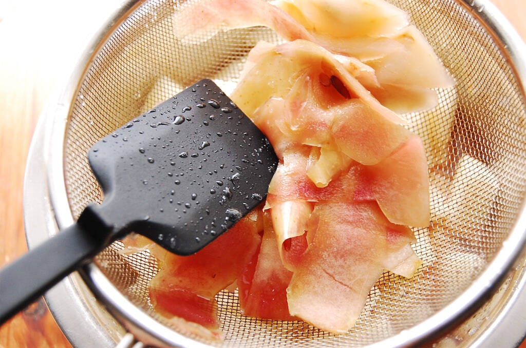 【ジャムよりフレッシュ】煮込んで10分！果肉ゴロゴロ「りんごのさっと煮」作ってみた♪皮と種も使うって!?