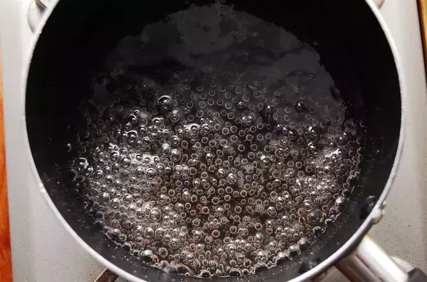 「【ジャムよりフレッシュ】煮込んで10分！果肉ゴロゴロ「りんごのさっと煮」作ってみた♪皮と種も使うって!?」の画像