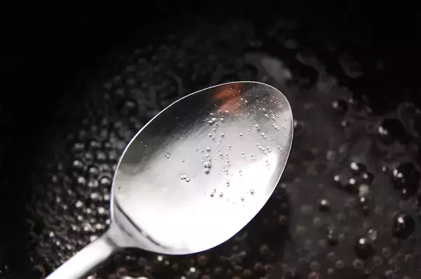 「【ジャムよりフレッシュ】煮込んで10分！果肉ゴロゴロ「りんごのさっと煮」作ってみた♪皮と種も使うって!?」の画像