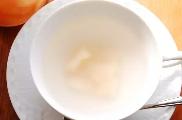 「【ジャムよりフレッシュ】煮込んで10分！果肉ゴロゴロ「りんごのさっと煮」作ってみた♪皮と種も使うって!?」の画像