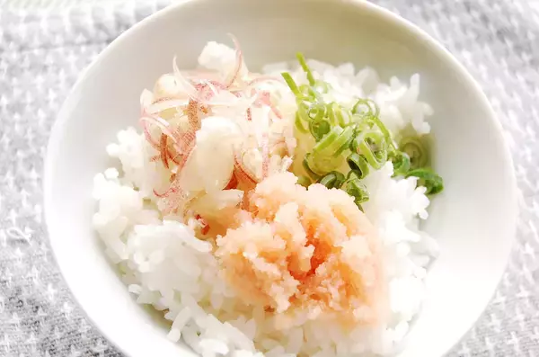 「【お疲れ胃腸解消レシピ】「たらこと薬味の大人のだし茶漬け」作ってみた！みょうがとネギが沁みるね〜」の画像