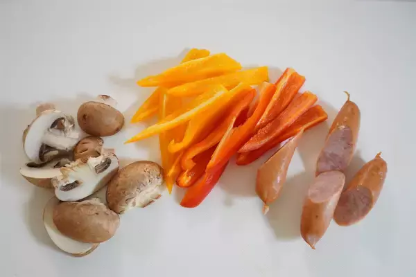 「【レンチン3分で本格カレー】飴色玉ねぎ1/2個凝縮！即席オニオンスープで「おひとりさま感激カレー」作ってみた！」の画像