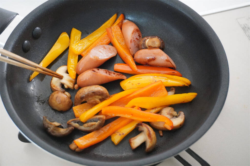 【レンチン3分で本格カレー】飴色玉ねぎ1/2個凝縮！即席オニオンスープで「おひとりさま感激カレー」作ってみた！