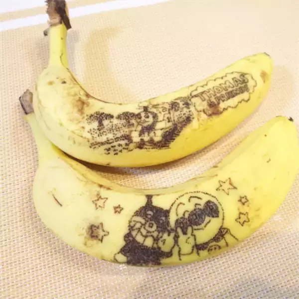 【おうち時間にアート】バナナの皮に可愛いイラスト♡子どもでもできる簡単お絵描きで秋を楽しもう！