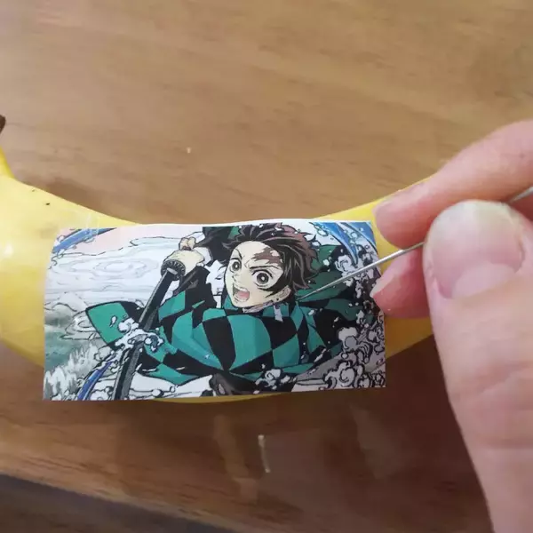 「【おうち時間にアート】バナナの皮に可愛いイラスト♡子どもでもできる簡単お絵描きで秋を楽しもう！」の画像