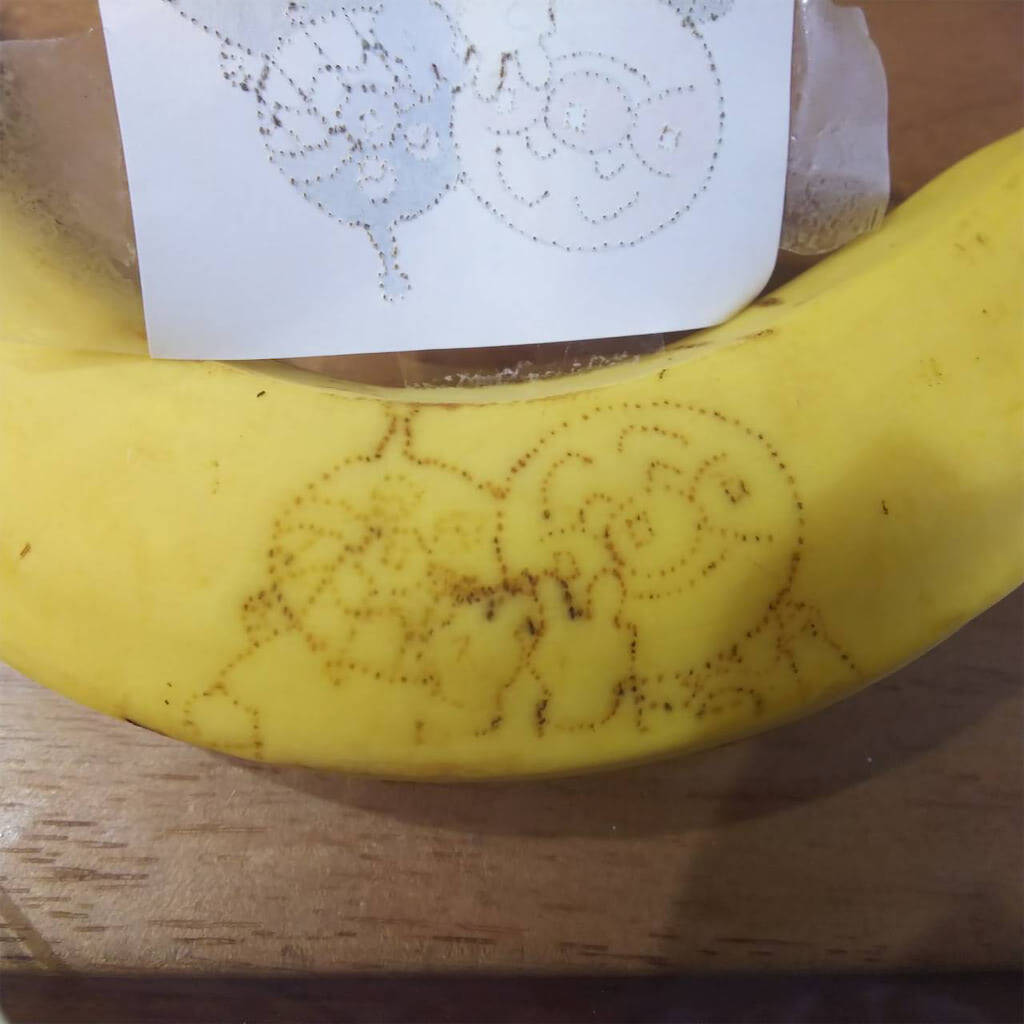 【おうち時間にアート】バナナの皮に可愛いイラスト♡子どもでもできる簡単お絵描きで秋を楽しもう！