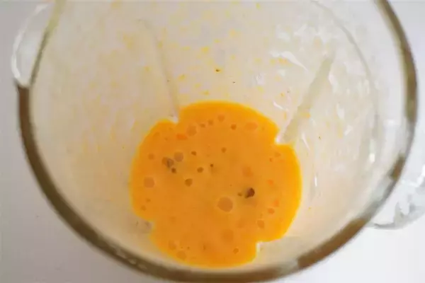 「【柿をパカっと開けると】超なめらか「とろ～り柿プリン」が現れた！卵もゼラチンも不要だと!?【農家直伝】」の画像