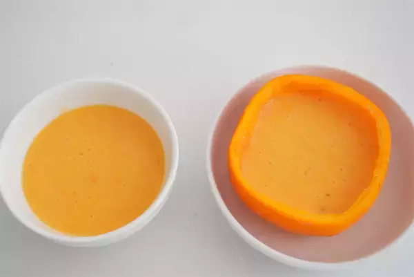 「【柿をパカっと開けると】超なめらか「とろ～り柿プリン」が現れた！卵もゼラチンも不要だと!?【農家直伝】」の画像