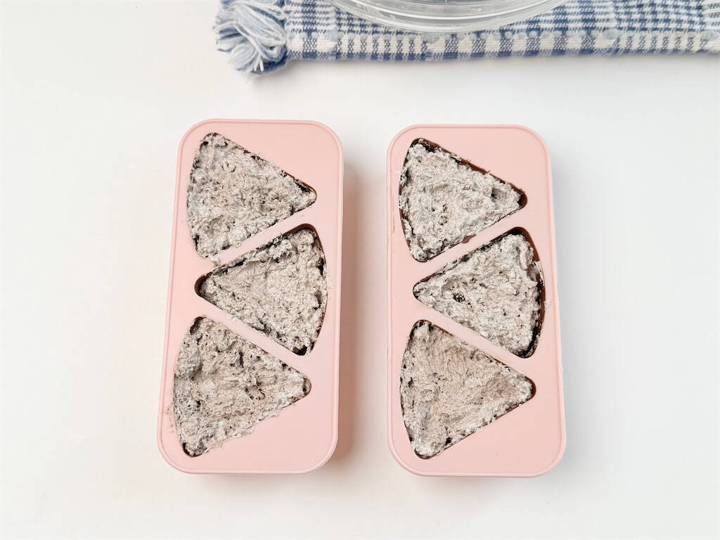 【材料3つでこの完成度】オレオで「バレンタインチョコ」作ってみた！砕いて流して固めれば…パリっとほろ苦♡