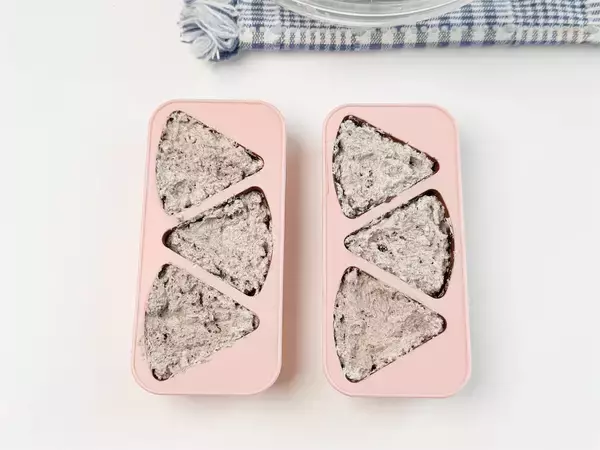 「【材料3つでこの完成度】オレオで「バレンタインチョコ」作ってみた！砕いて流して固めれば…パリっとほろ苦♡」の画像