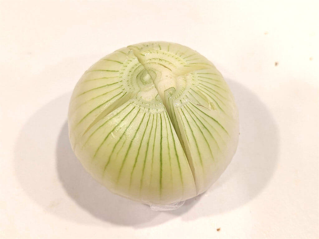 【ひとり1個ペロリ】な「丸ごと玉ねぎポトフ」作ろう！玉ねぎトロットロ～♡材料切ったら鍋任せでOK!?