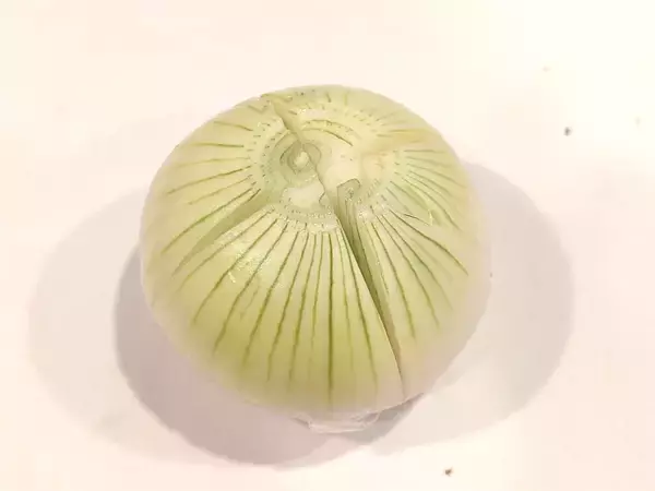 「【ひとり1個ペロリ】な「丸ごと玉ねぎポトフ」作ろう！玉ねぎトロットロ～♡材料切ったら鍋任せでOK!?」の画像