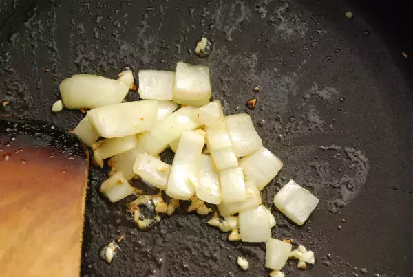 「【お魚だけど、コク深】ワンパンで「カジキと野菜のチーズ蒸し」作ってみた！白ワインでパサつかずしっとり♡」の画像
