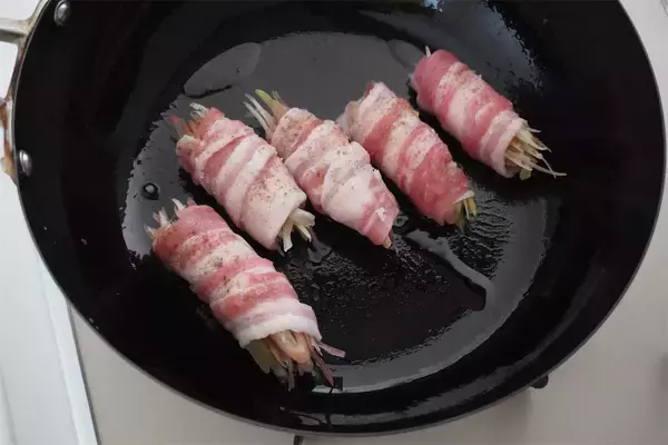 「【薬味じゃない食べ方】香りが食欲そそる「ミョウガの豚バラ肉巻き」作ってみた！辛みも爽やか〜【農家直伝】」の画像