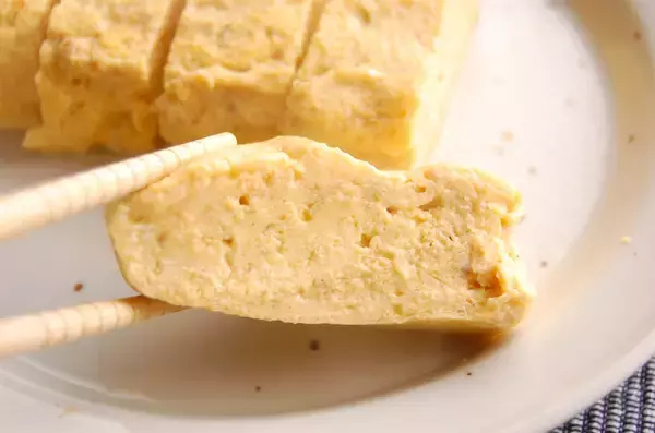 「リュウジ『ここまで来るのに37年かかりました』「至高を越えただし巻き卵」に挑戦♪噛むと出汁が溢れる老舗専門店レベル！」の画像