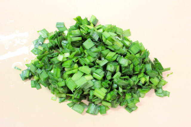 【リュウジレシピ】旬のニラなら生でもイケる！「ニラだれ鶏」に挑戦♪やわらかくて甘くて香りは穏やか～♡