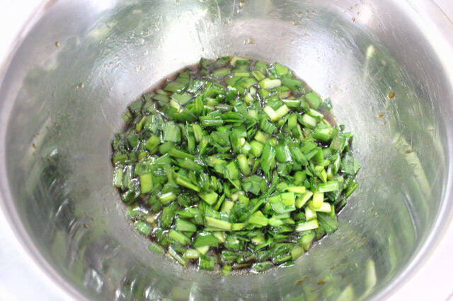 【リュウジレシピ】旬のニラなら生でもイケる！「ニラだれ鶏」に挑戦♪やわらかくて甘くて香りは穏やか～♡