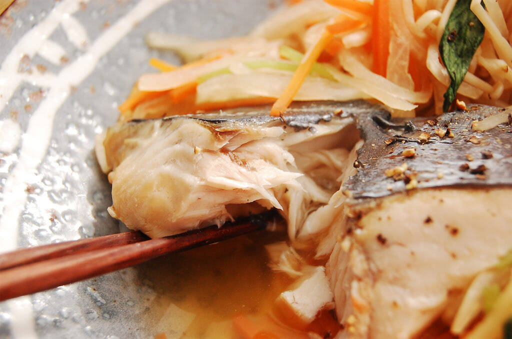 【沢煮って知ってる？】余り野菜がごちそうに変わる「サワラと千切り野菜の沢煮」作ってみた！これが滋味か…