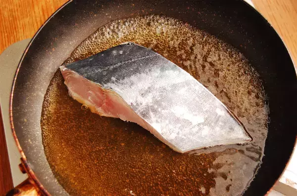 「【沢煮って知ってる？】余り野菜がごちそうに変わる「サワラと千切り野菜の沢煮」作ってみた！これが滋味か…」の画像