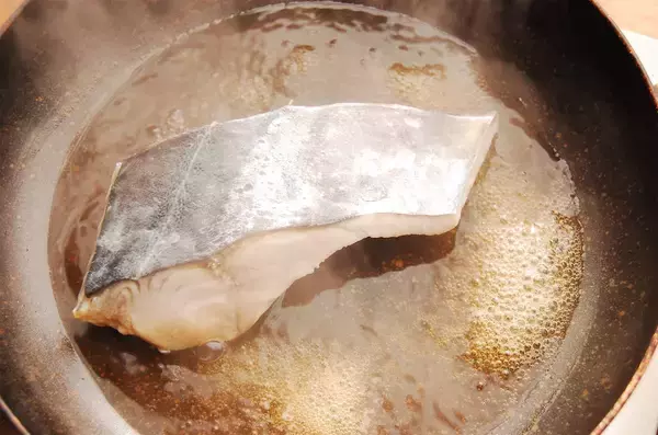 「【沢煮って知ってる？】余り野菜がごちそうに変わる「サワラと千切り野菜の沢煮」作ってみた！これが滋味か…」の画像