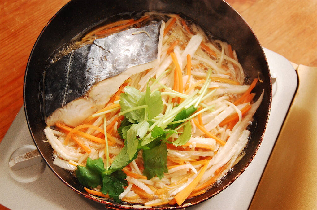 【沢煮って知ってる？】余り野菜がごちそうに変わる「サワラと千切り野菜の沢煮」作ってみた！これが滋味か…