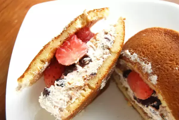 「【いちごを3週間楽しむ裏ワザ】旬を過ぎても「まるごとフレッシュ煮」ならおいしさキープ！濃厚でジューシー♪」の画像