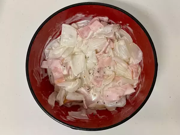 「【バズレシピ再現】甘い、甘すぎる～！究極の春野菜レシピ「オニサラ」で新玉ねぎを存分に味わってみた」の画像