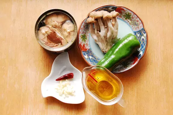 「【サバ缶のおしゃレシピ】オリーブオイルで煮込み5分！「サバのアヒージョ」を作ってみた♪お財布にも優し～」の画像