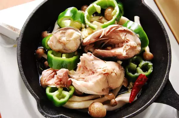 「【サバ缶のおしゃレシピ】オリーブオイルで煮込み5分！「サバのアヒージョ」を作ってみた♪お財布にも優し～」の画像