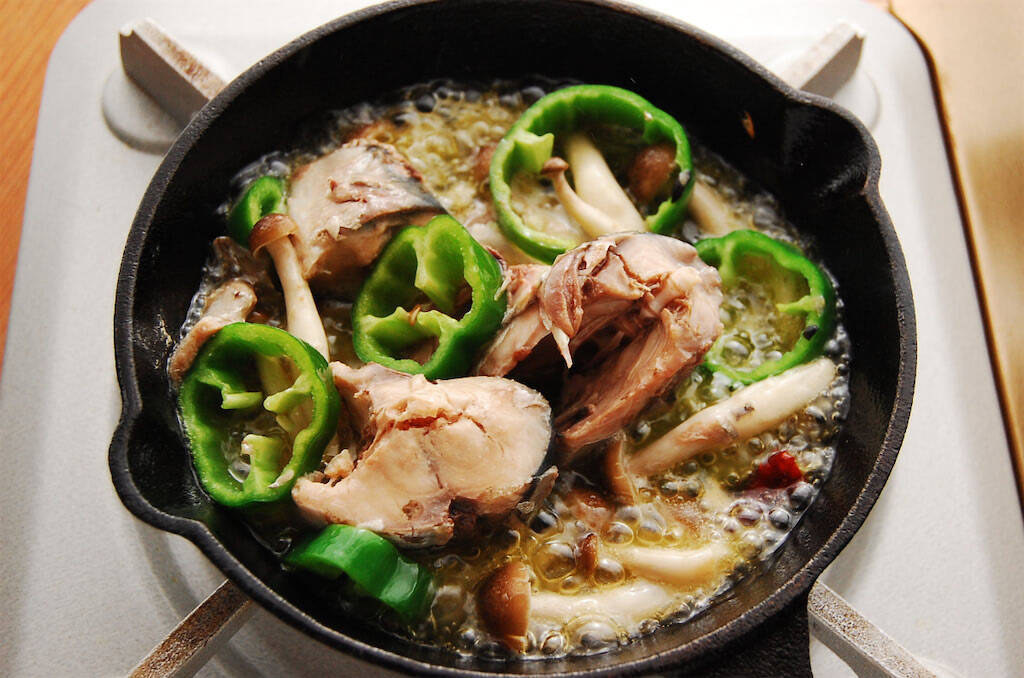 【サバ缶のおしゃレシピ】オリーブオイルで煮込み5分！「サバのアヒージョ」を作ってみた♪お財布にも優し～