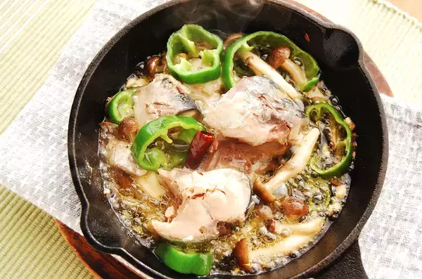 「【サバ缶のおしゃレシピ】オリーブオイルで煮込み5分！「サバのアヒージョ」を作ってみた♪お財布にも優し～」の画像