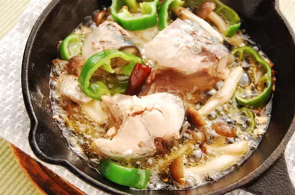 「【サバ缶のおしゃレシピ】オリーブオイルで煮込み5分！「サバのアヒージョ」を作ってみた♪お財布にも優し～」の画像