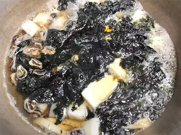 「【絶品！郷土メシ】出雲の激レア料理「のりふで」作ってみた！岩のりとべべ貝が旨さのカギ！…べべ貝ってなに？」の画像